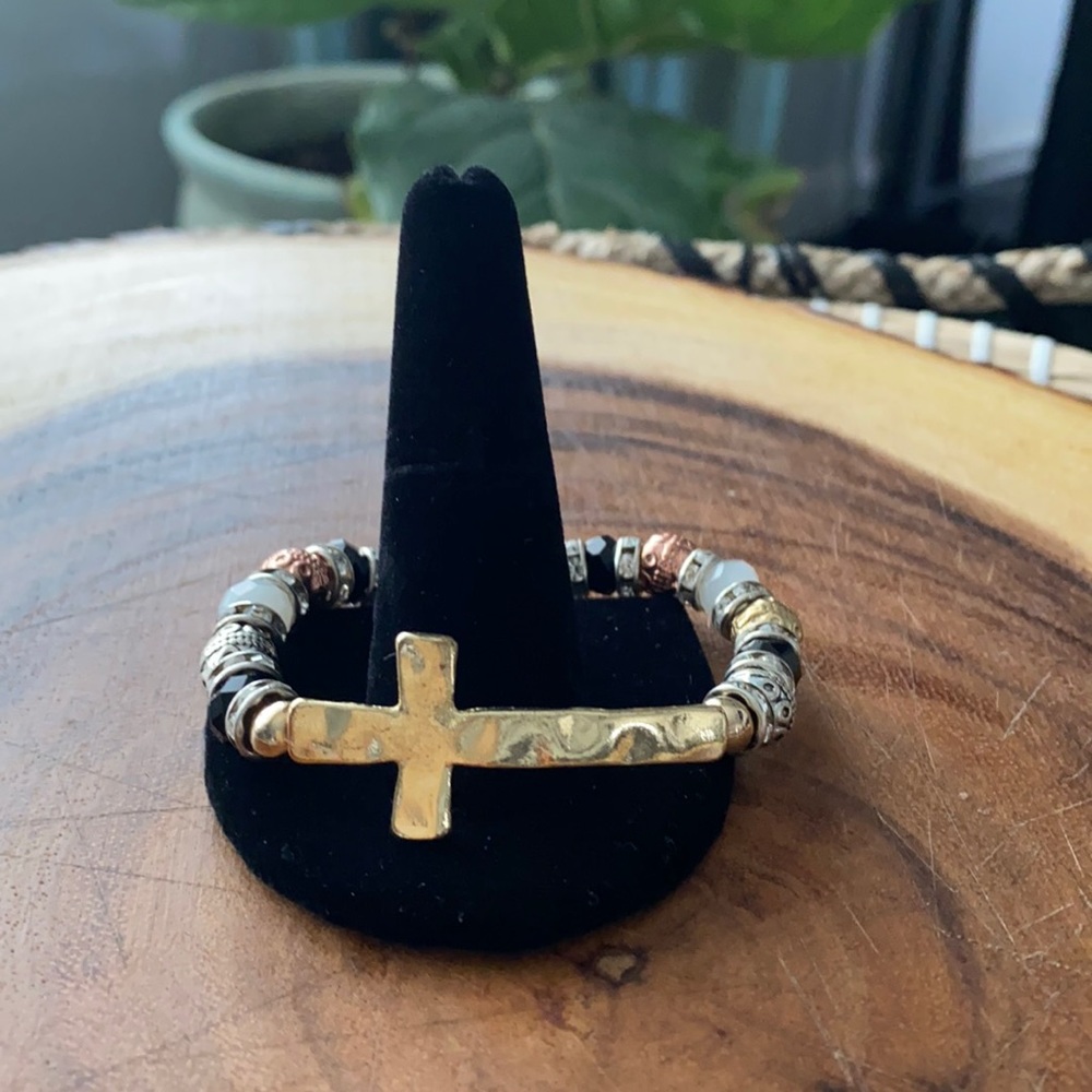 Bracelet with pretty gold cross
